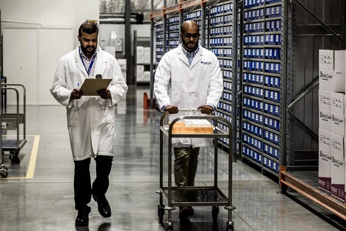 Business 3 image WORLD COURIER